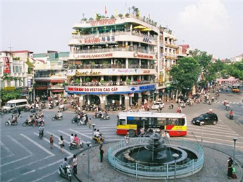 Nhà cao tầng đã 'xâm lược' phố cũ Hà Nội như thế nào?